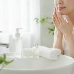 マスクを外した後の頬の乾燥が気になる時のケア習慣
