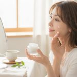 シンピストを朝のメイク前の保湿ケアに取り入れるイメージ